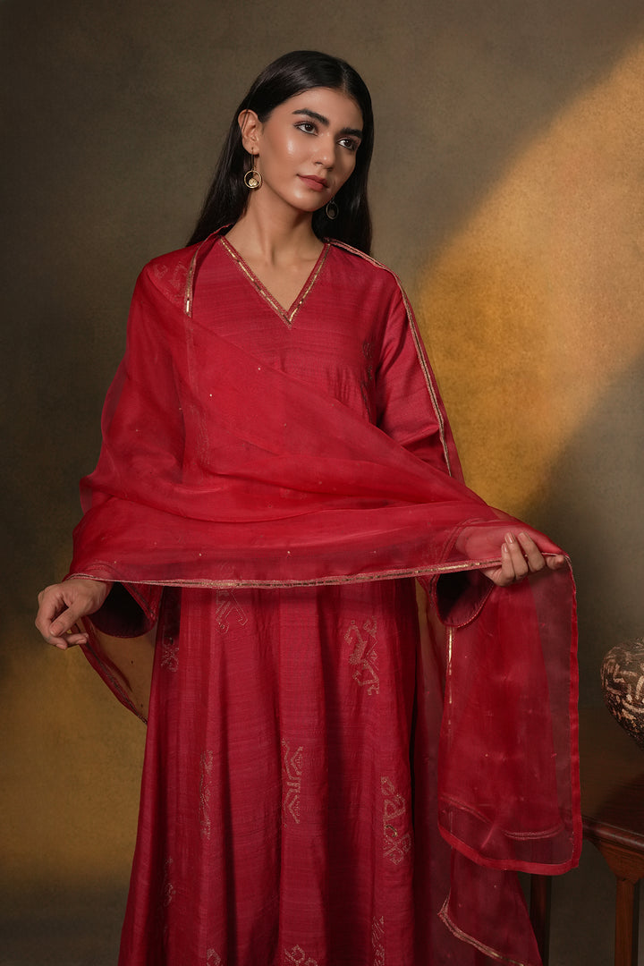 Hot Pink Hand Embroidered Silk Kurta with Organza Dupatta