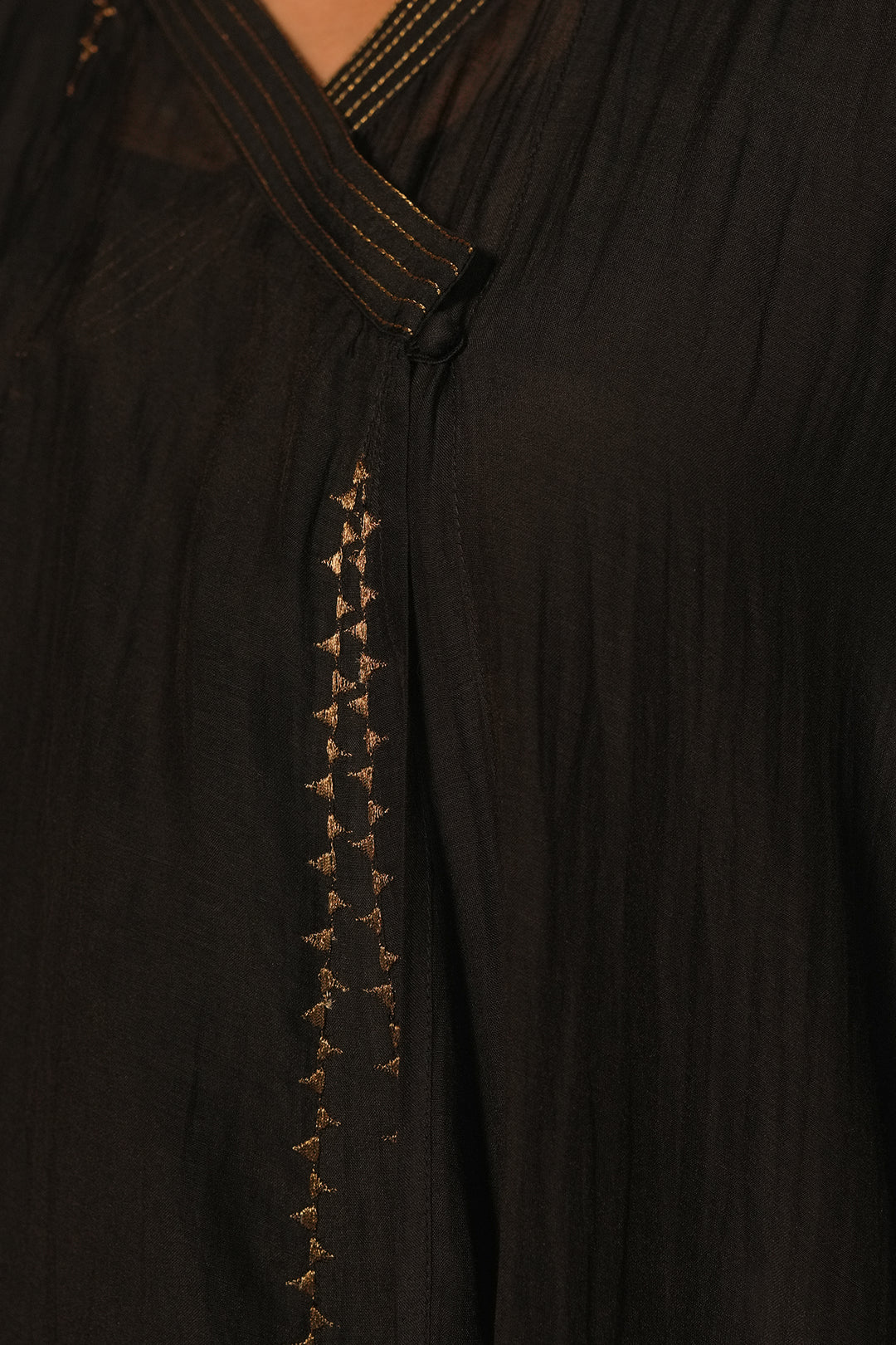 Black Embroidered Chanderi Choga