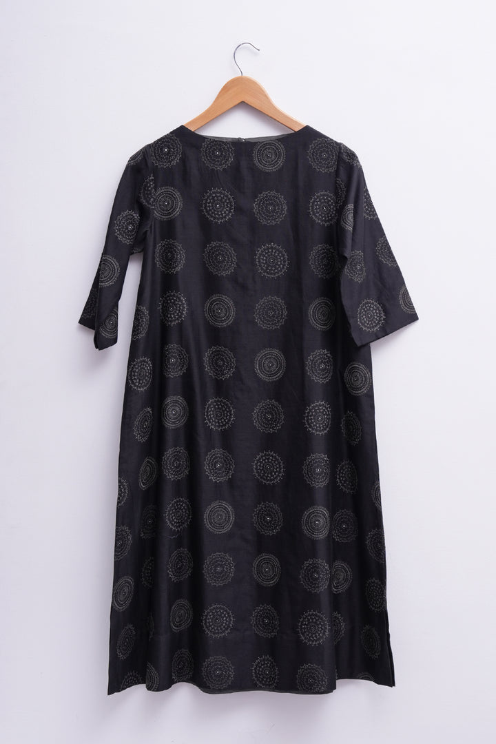 Black Embroidered Chanderi Kurta