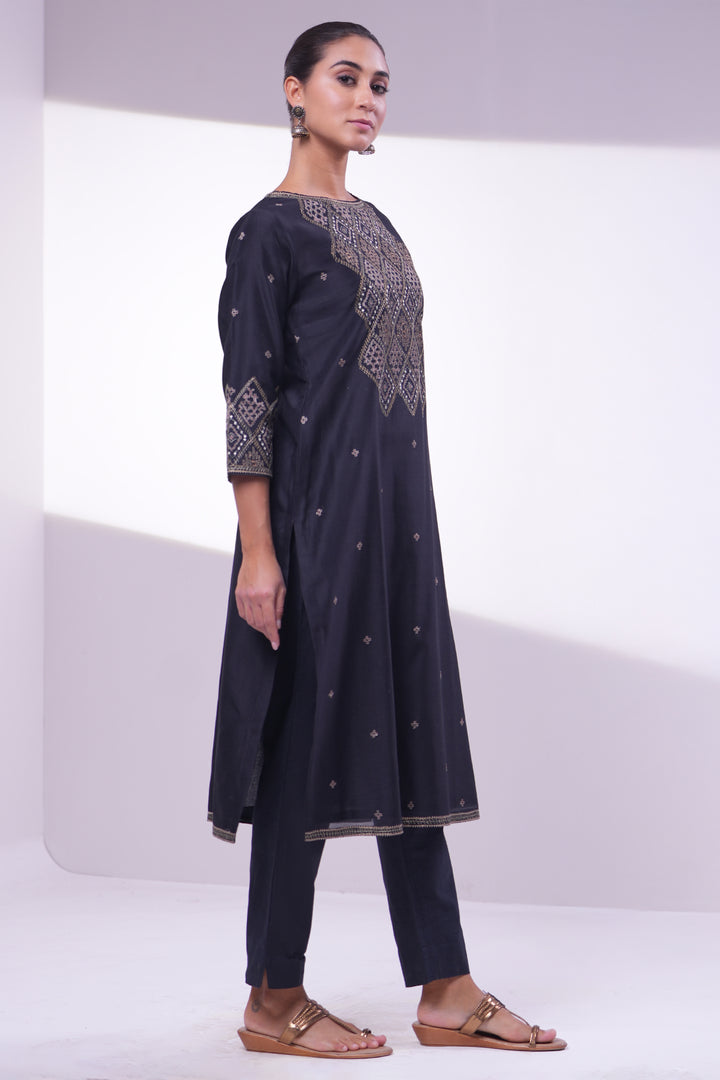 Black Embroidered Chanderi Kurta
