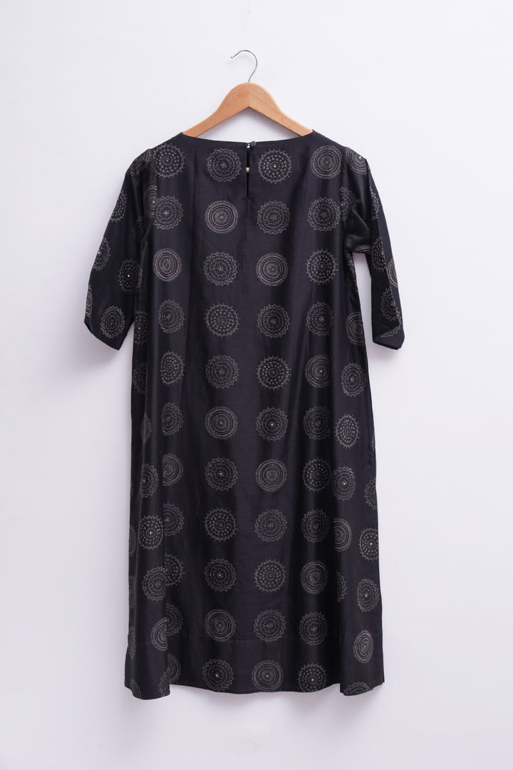 Black Embroidered Chanderi Kurta