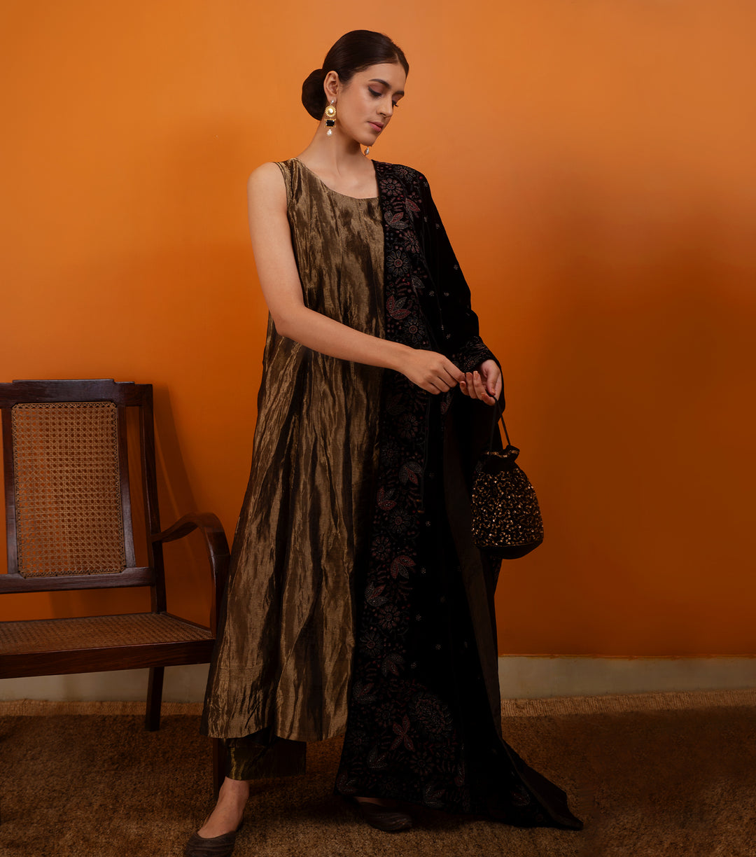 Black Hand Embroidered Velvet Dupatta Tulsi Online Black Hand Embroidered Velvet Dupatta Tulsi Online