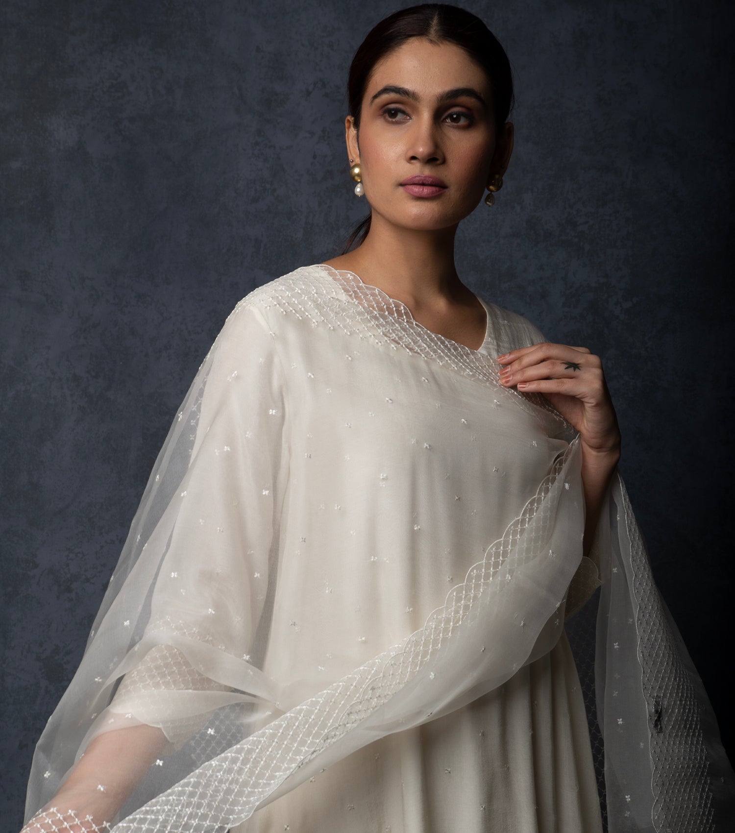 Ivory Thread Embroidered Suit Set – Tulsi Online