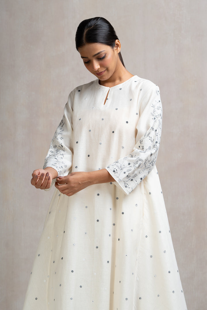 Thread Embroidered Chanderi Kurta Set with Pants & Dupatta