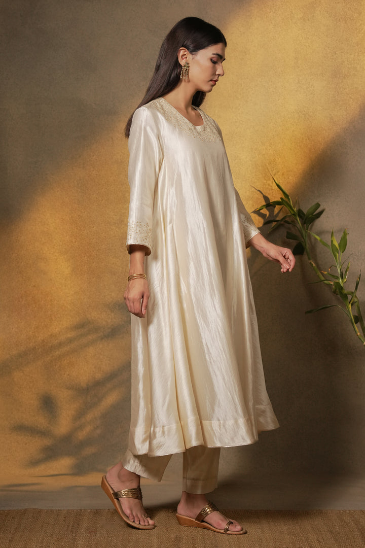 Natural Embroidered Silk Kurta with Pants and Organza Dupatta