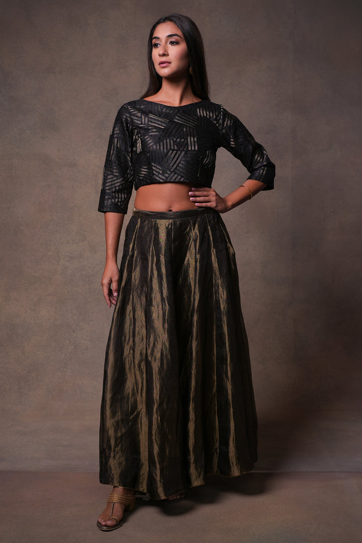 Gold solid flared skirt