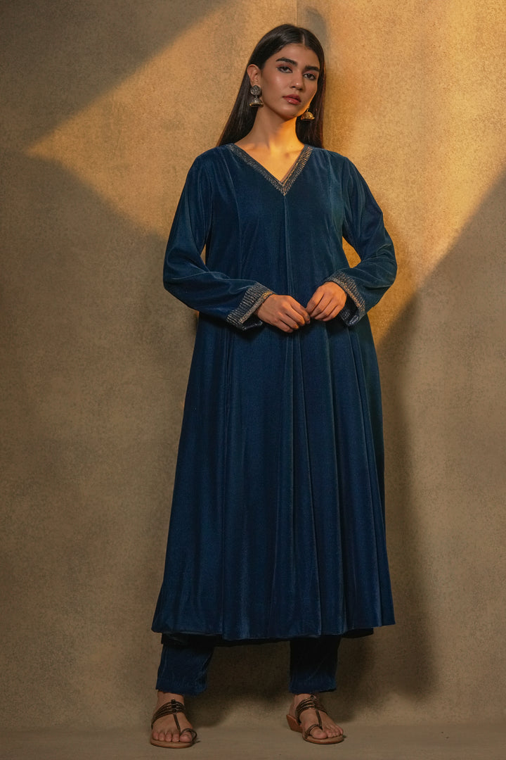 Turquoise Velvet Kurta with Pants and Organza Dupatta