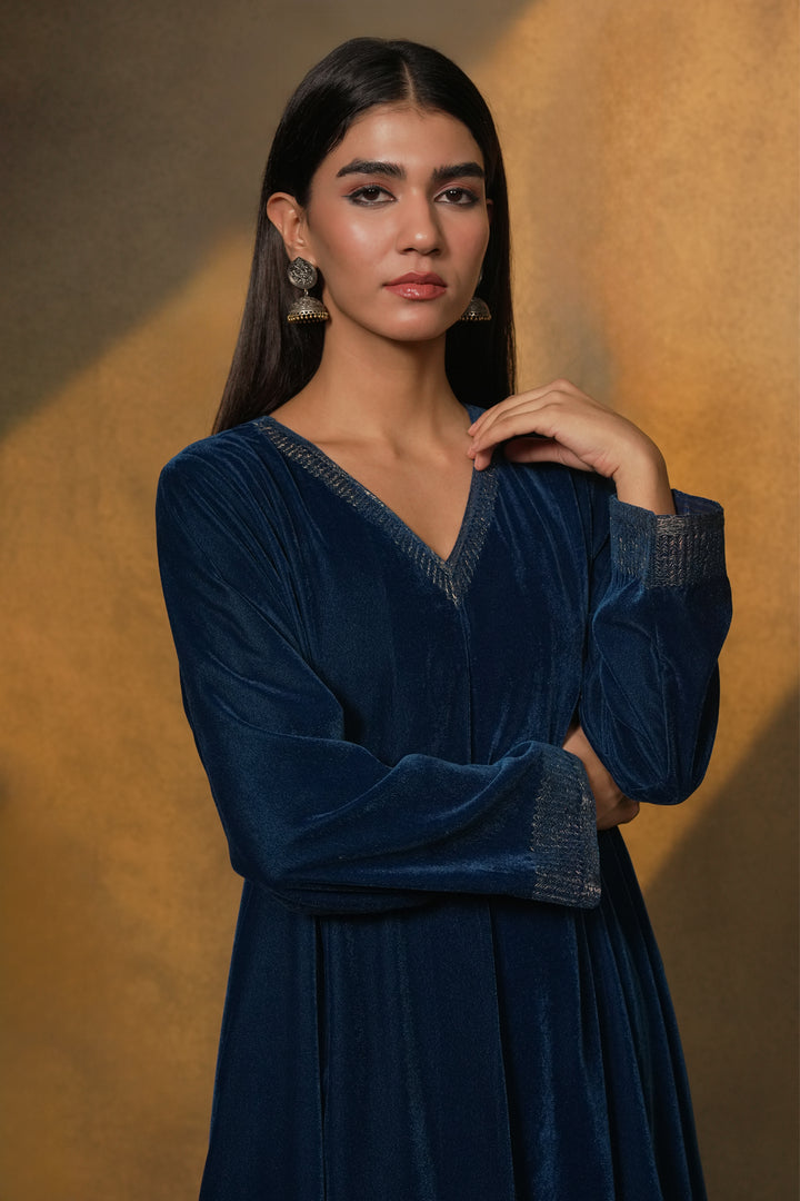 Turquoise Velvet Kurta with Pants and Organza Dupatta