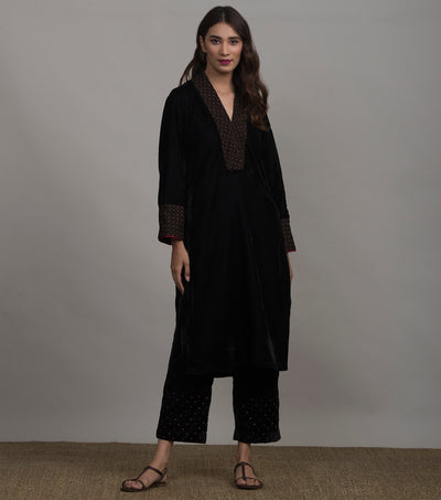 Black embroidered velvet kurta set