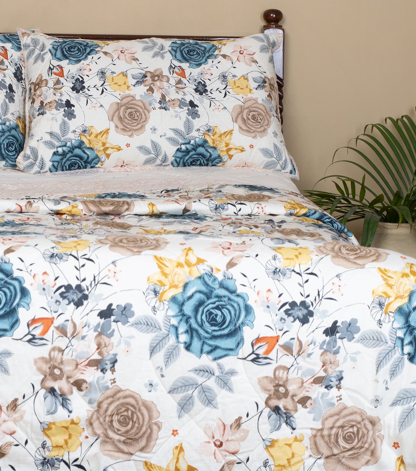 Multicolor Printed Cotton Quilt with Pillow Covers