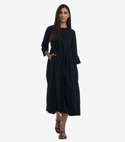 Black solid pleated cotton dress