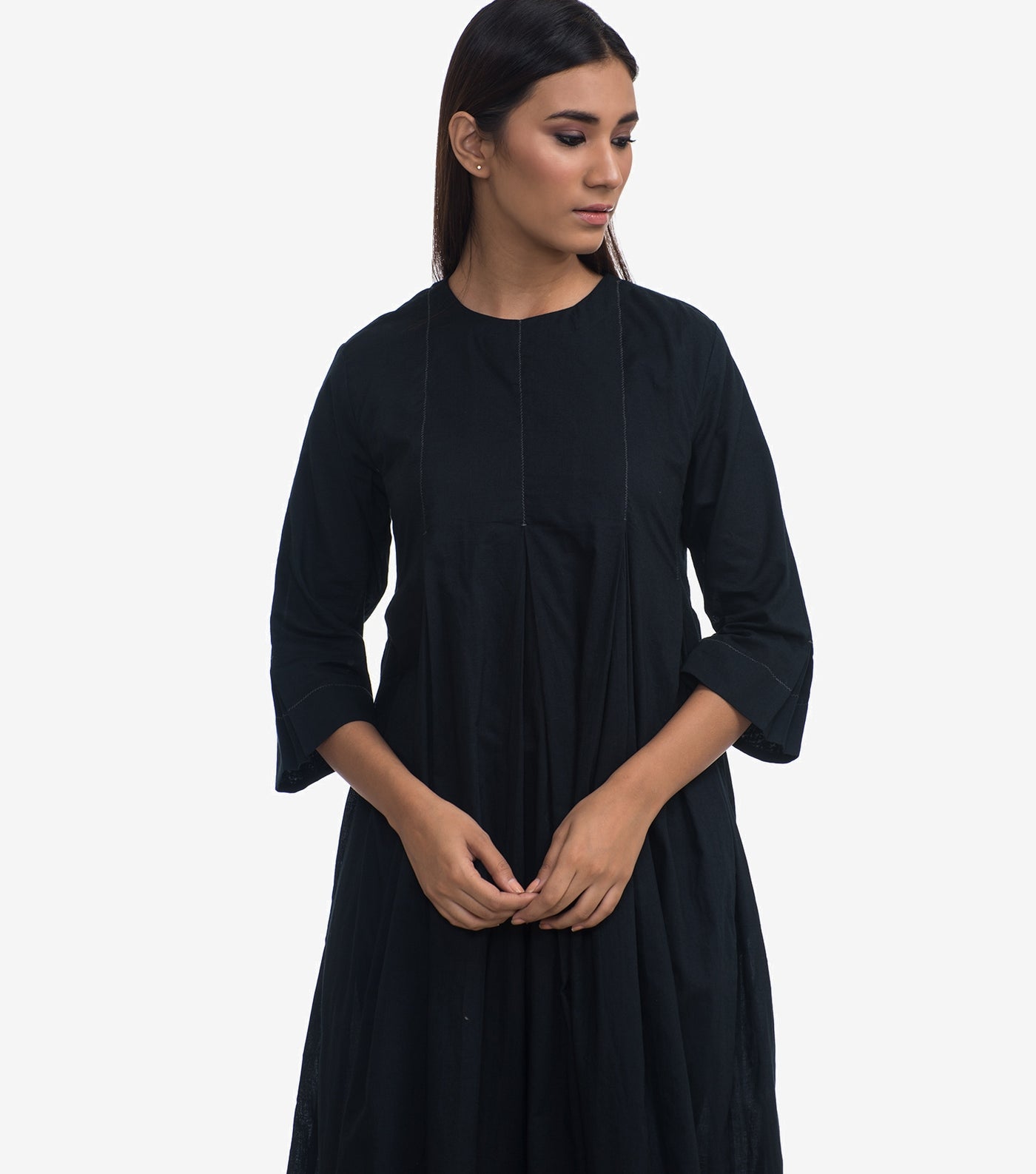 Black solid pleated cotton dress