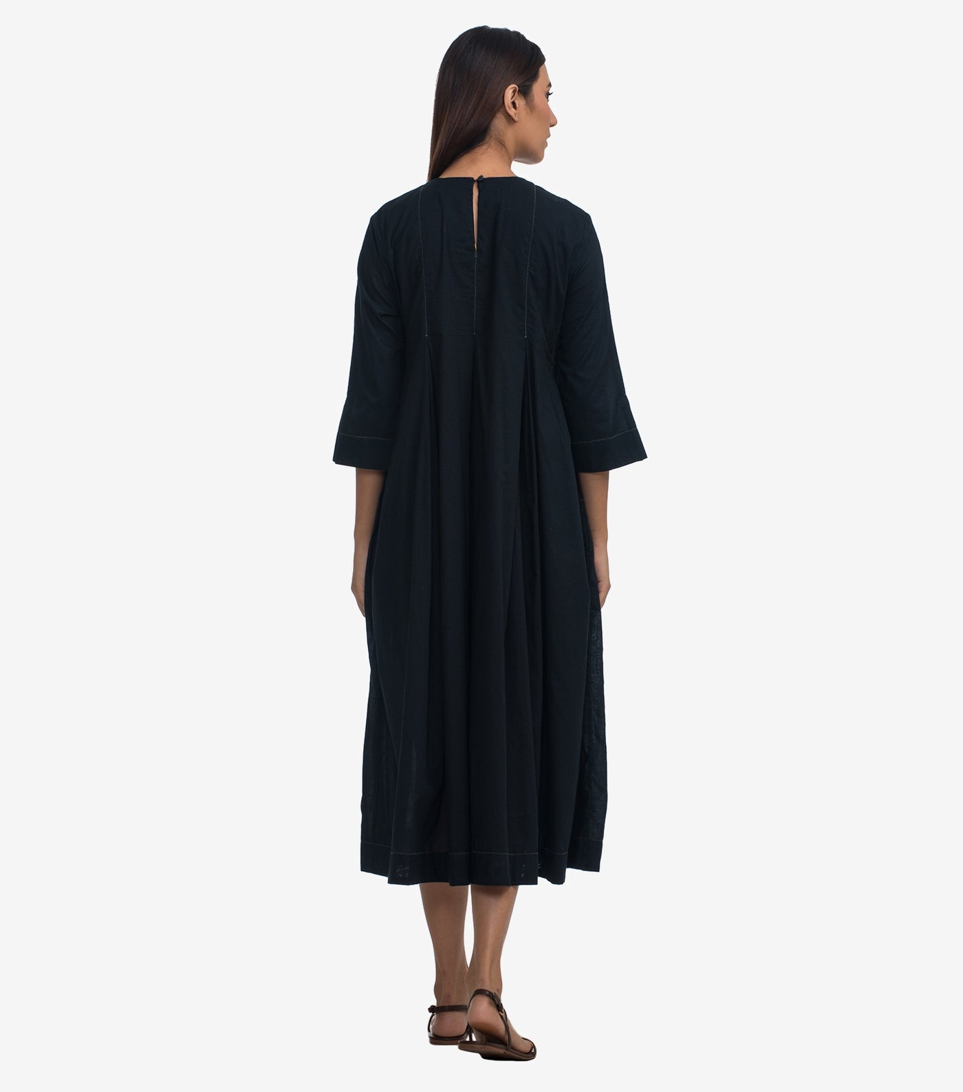 Black solid pleated cotton dress